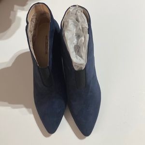 Like New Dunion Blue Faux Suede Heels Booties